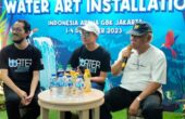(kanan) Basuki Hadimuljono Menteri Pekerjaan Umum dan Perumahan Rakyat dalam dalam pameran Water Art Installation di Jakarta, Minggu (3/12/2023). Foto: Antara