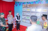 Khofifah Indar Parawansa Gubernur Jatim didampingi Irjen Pol Imam Sugianto Kapolda Jatim, dan Mayjen TNI Rafael Granada Pangdam V/Brawijaya waktu meninjau Pospam WBL. Foto: Humas Pemprov Jatim.