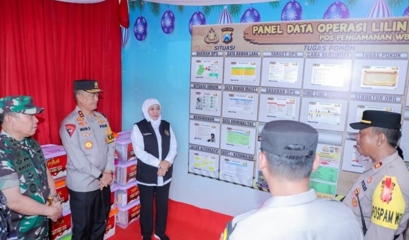 Khofifah Indar Parawansa Gubernur Jatim didampingi Irjen Pol Imam Sugianto Kapolda Jatim, dan Mayjen TNI Rafael Granada Pangdam V/Brawijaya waktu meninjau Pospam WBL. Foto: Humas Pemprov Jatim.