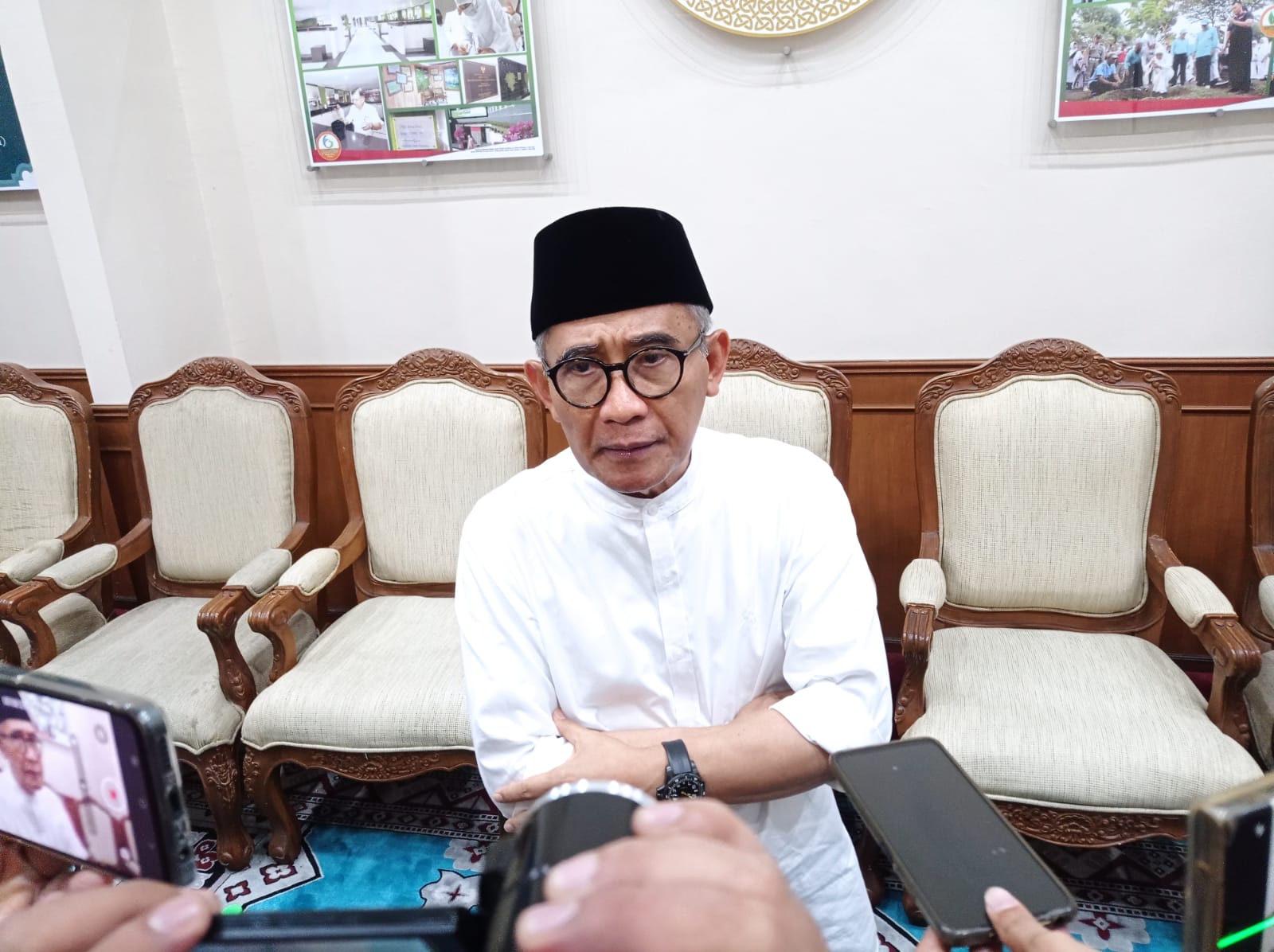 Achmad Jazidie Rektor Universitas Nahdlatul Ulama Surabaya (Unusa) saat berada di Masjid Al-Akbar Surabaya, pada Jumat (8/12/2023). Foto: Risky suarasurabaya.net