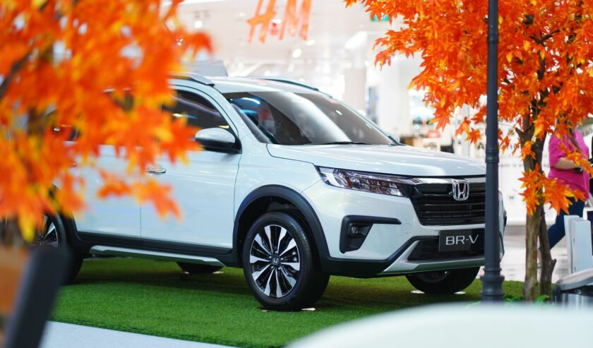 Honda BRV keluaran terbaru tersedia sebagai display di event Kejutan Akhir Tahun Honda di Fashion Atrium Mal Surabaya. Foto: Honda Surabaya Centre