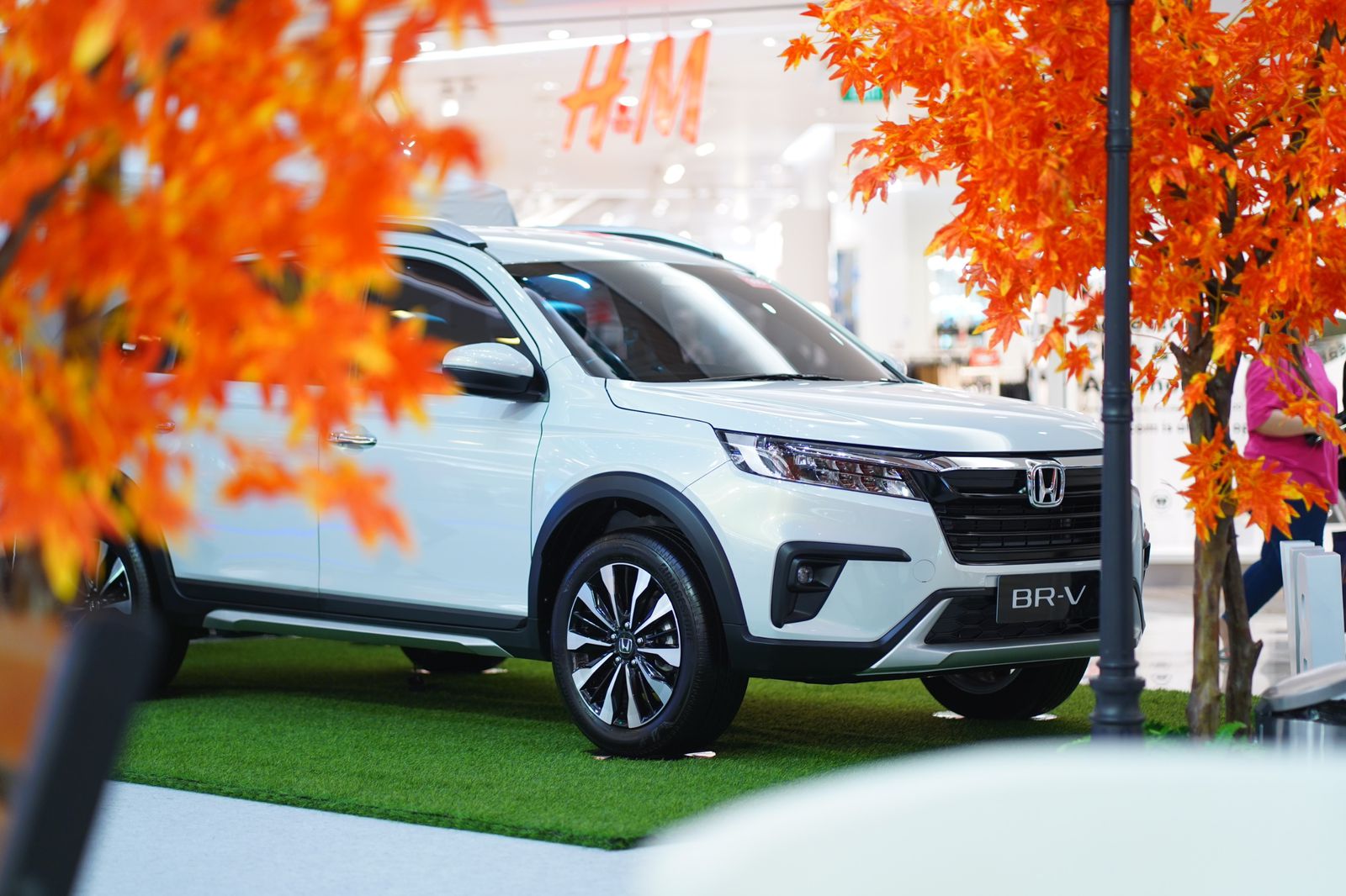 Honda BRV keluaran terbaru tersedia sebagai display di event Kejutan Akhir Tahun Honda di Fashion Atrium Mal Surabaya. Foto: Honda Surabaya Centre