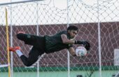 Andhika Ramadhani saat menjalani sesi latihan bersama Persebaya. Foto: Persebaya