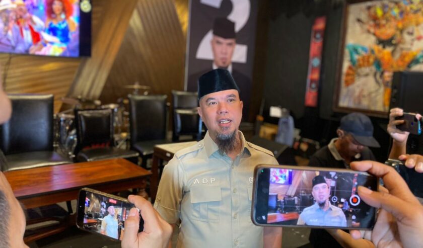 Ahmad Dhani Prasetyo Musikus Dewa 19 yang nyaleg DPR RI dapil Jatim I, Sabtu (23/12/2023). Foto: Meilita suarasurabaya.net