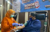 Pendonor darah di Suara Surabaya Healthy Festival, Kamis (28/12/2023). Foto: Meilita suarasurabaya.net