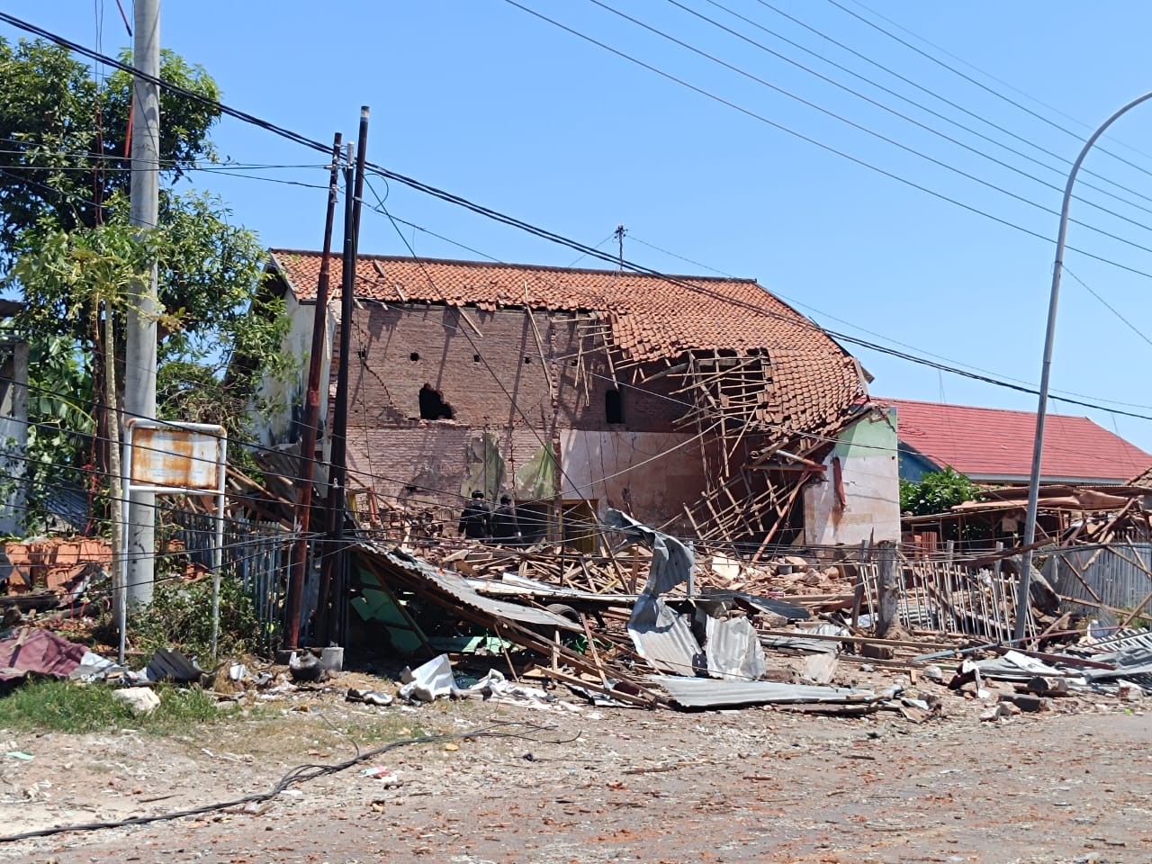 Salah satu rumah di Jalan Kamal, Kecamatan Kamal, Bangkalan, Madura yang terdampak kebakaran, Jumat (29/12/2023). Foto: Risky suarasurabaya.net