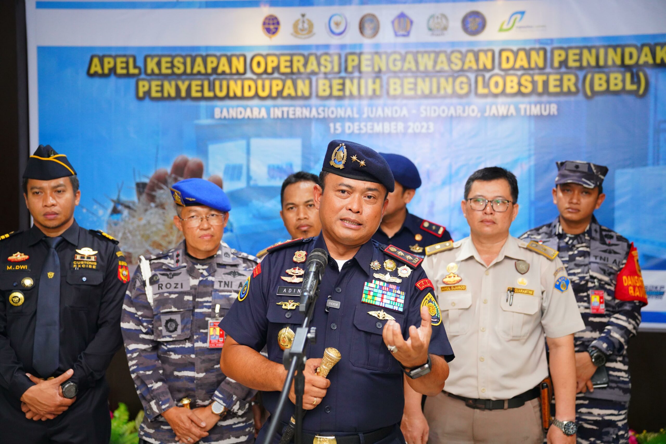 Laksda TNI Adin Nurawaluddin di Bandar Udara Internasional Juanda, Kabupaten Sidoarjo, Jawa Timur, Jumat (15/12/2023). Foto: Humas Ditjen PSDKP