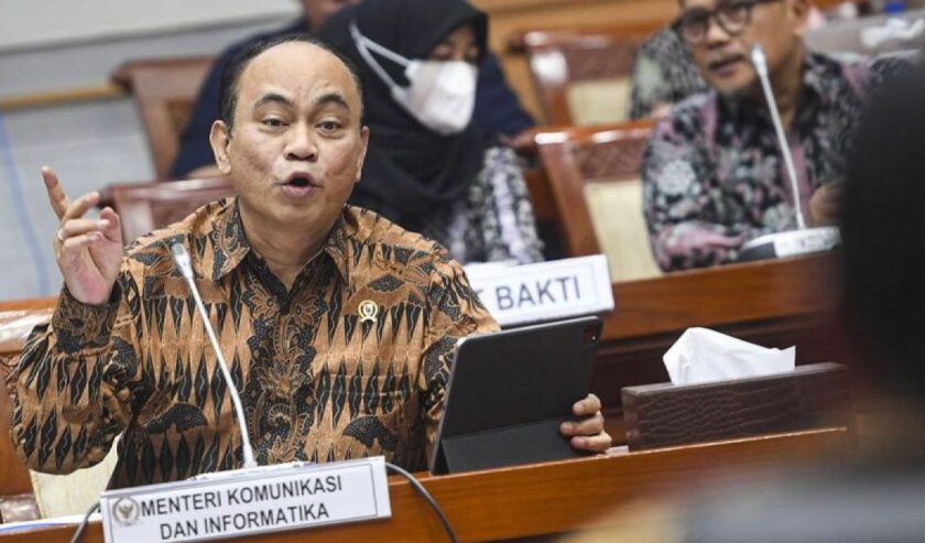 Budi Arie Setiadi Menteri Komunikasi dan Informatika menyampaikan paparannya saat mengikuti rapat kerja dengan Komisi I DPR di Komplek Parlemen, Jakarta, Rabu (29/11/2023). Foto: Antara