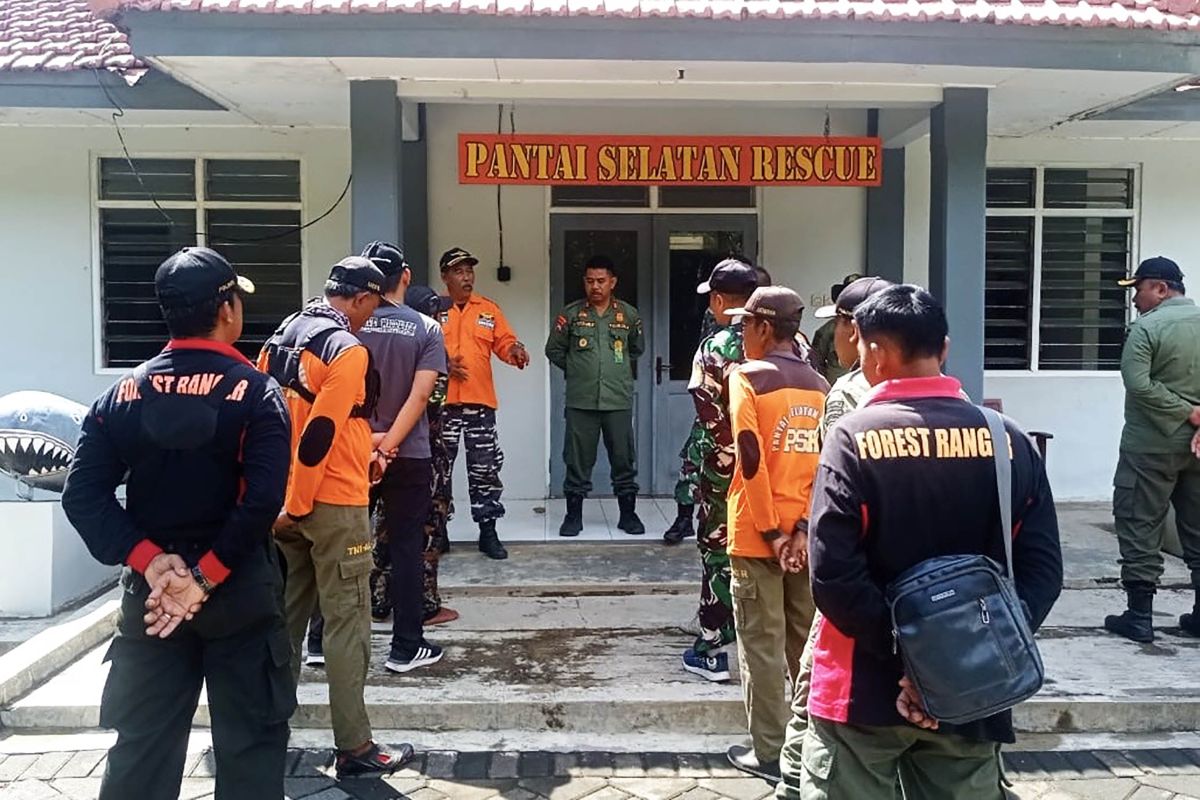 Apel persiapan pencarian mahasiswa Institut Pertanian Bogor (IPB) yang hilang di kawasan Pulau Sempu, Dusun Sendangbiru, Desa Tambakrejo, Kecamatan Sumbermanjing Wetan, Kabupaten Malang, Jawa Timur. Foto: Pantai Selatan Rescue