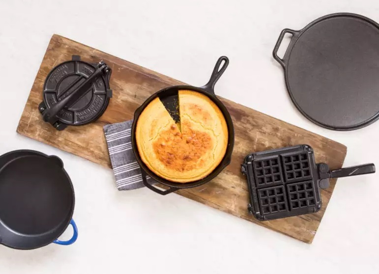 Alat masak besi cor atau cast iron disebut termasuk dalam pilihan aman untuk memasak. Foto: Americastestkitchen