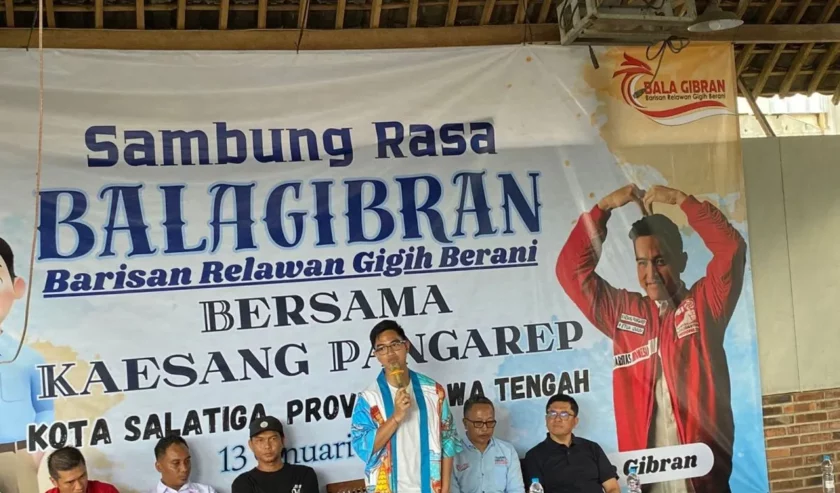 Kaesang Pangarep Ketua Umum Partai Solidaritas Indonesia (PSI) dalam silaturahmi bersama Relawan Bala Gibran di Kota Salatiga, Jawa Tengah, Sabtu (13/1/2024).