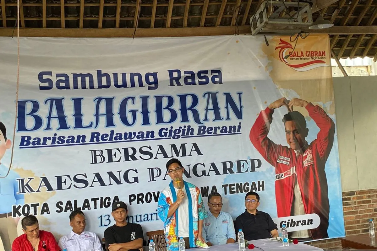 Kaesang Pangarep Ketua Umum Partai Solidaritas Indonesia (PSI) dalam silaturahmi bersama Relawan Bala Gibran di Kota Salatiga, Jawa Tengah, Sabtu (13/1/2024).