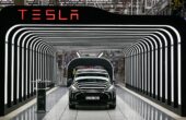 Mobil Model Y digambarkan saat upacara pembukaan Tesla Gigafactory baru di Gruenheide, Jerman pada 22 Maret 2022. Foto: Reuters