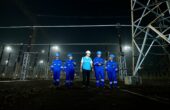 Darmawan Prasodjo (tengah) Direktur Utama PLN meninjau langsung kesiapan infrastruktur kelistrikan di gardu induk tegangan ekstra tinggi Gandul. Foto: PLN