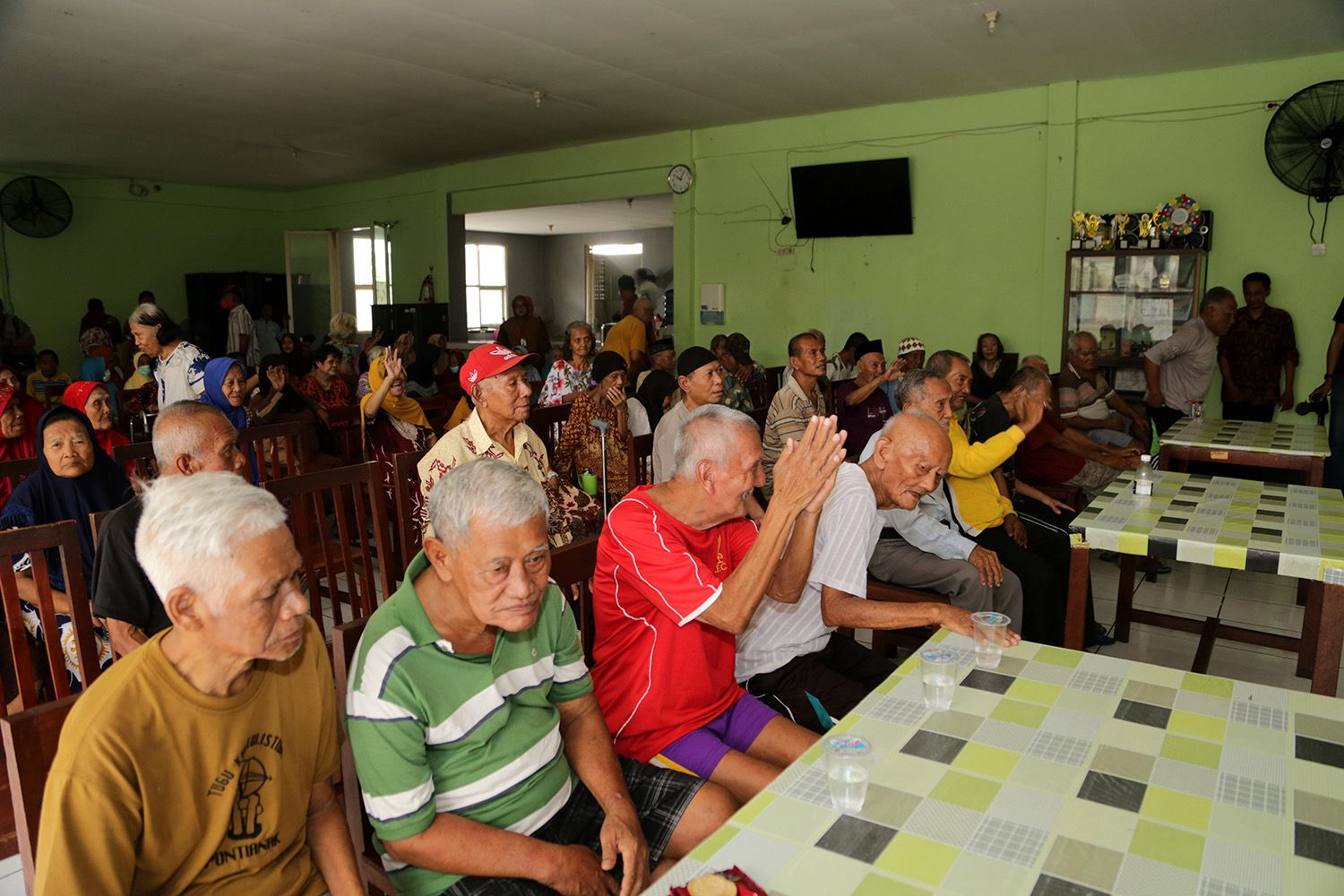 Sebanyak 204 lansia UPTD Griya Wreda Jambangan Surabaya saat ikuti sosialisasi KPU, Jumat (5/1/2024). Foto: Diskominfo Kota Surabaya