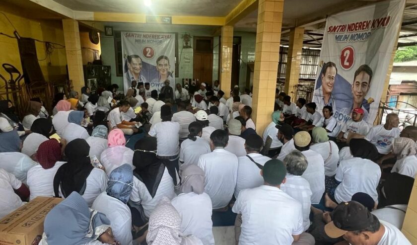 Para Relawan Santri Nderek Kiai yang diberi nama Relawan Gus Ipul Sekjen PBNU saat berkumpul di Kabupaten Pasuruan, Kamis (11/1/2024) kemarin. Foto: Istimewa