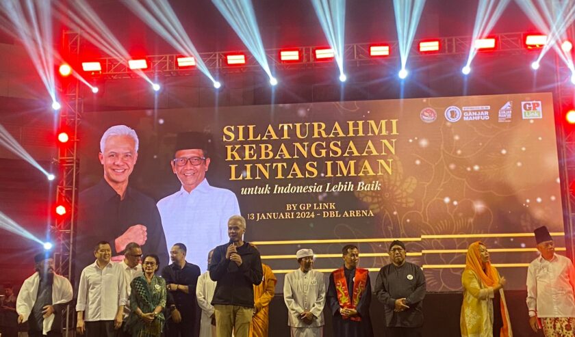 Ganjar Pranowo menghadiri silaturahmi lintas agama di Surabaya, Sabtu (13/1/2024). Foto: Meilita suarasurabaya.net