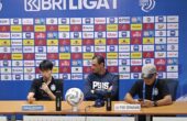 Taisei Marukawa (kiri) pemain PSIS Semarang dalam after match Press Conference di Stadion Gelora Bung Tomo (GBT) Surabaya, pada Selasa (30/1/2024). Foto: Risky suarasurabaya.net