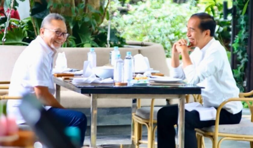 Usai Temui Jokowi, Zulkifli Hasan Optimistis Prabowo-Gibran Menang 1  Putaran - Suara Surabaya