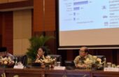 Sri Mulyani Menteri Keuangan RI dan jajaran dalam Konferensi Pers Kinerja dan Realisasi APBN 2023 di Jakarta, Selasa (2/1/2024). Foto: Antara
