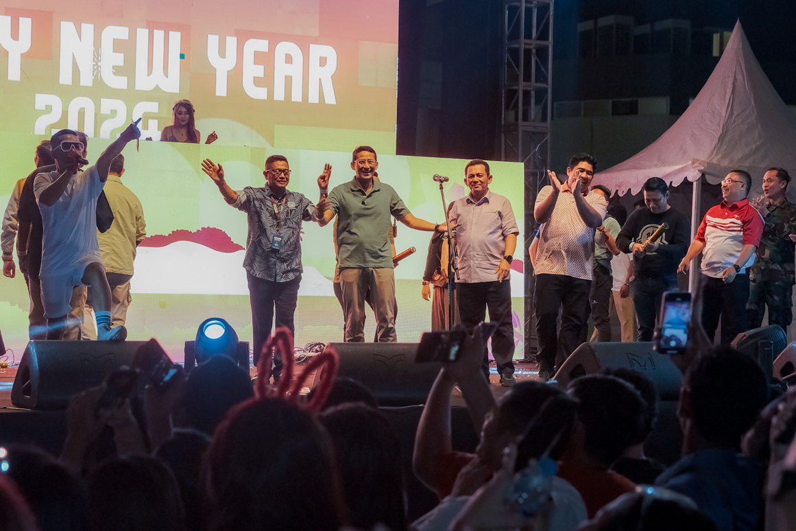 Sandiaga Salahuddin Uno Menparekraf melewati malam pergantian tahun baru 2023 di Bintan, Kepulauan Riau (Kepri) dengan menghadiri event Escape 2023, Bintan, (1/1/2024). Foto: Menparekraf