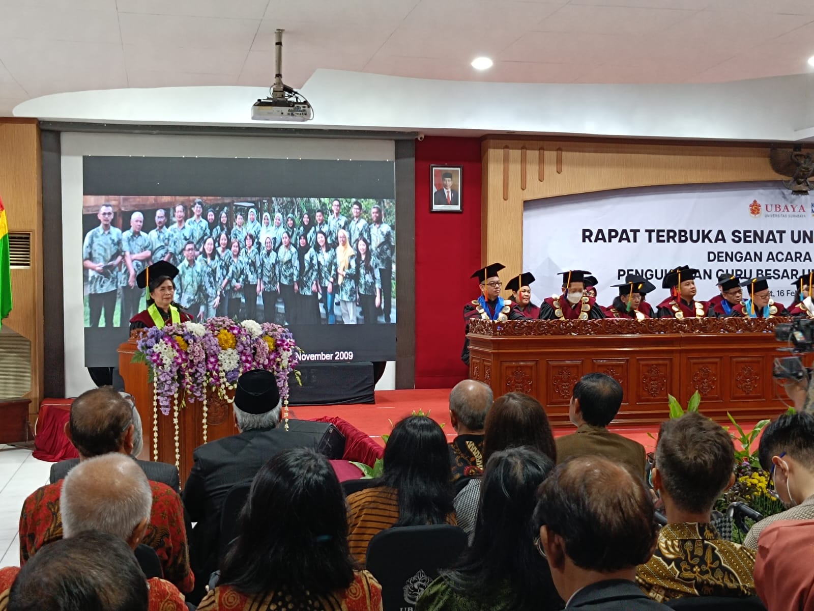 Pemaparan orasi ilmiah dalam pengukuhan guru besar di Universitas Surabaya (Ubaya) pada Jumat (16/2/2024). Foto: Risky suarasurabaya.net