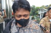 Ari Suryono Kepala Badan Pelayanan Pajak Daerah (BPPD) Kabupaten Sidoarjo enggan berkomentar usai diperiksa penyidik Komisi Pemberantasan Korupsi (KPK) di Gedung Merah Putih KPK, Jakarta Selatan, jumat (16/2/2024). Foto : Antara