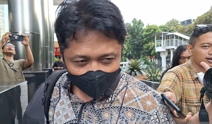 Ari Suryono Kepala Badan Pelayanan Pajak Daerah (BPPD) Kabupaten Sidoarjo enggan berkomentar usai diperiksa penyidik Komisi Pemberantasan Korupsi (KPK) di Gedung Merah Putih KPK, Jakarta Selatan, jumat (16/2/2024). Foto : Antara