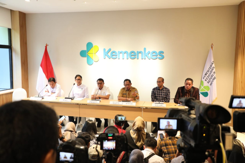 Rapat Perkembangan Kesehatan Petugas Penyelenggara Pemilu bersama Budi Gunadi Sadikin Menteri Kesehatan dan perwakilan penyelenggara pemilu di Kantor Kementerian Kesehatan (Kemenkes), Rasuna Said, Jakarta, Senin (19/2/2024). Foto: Kemendagri