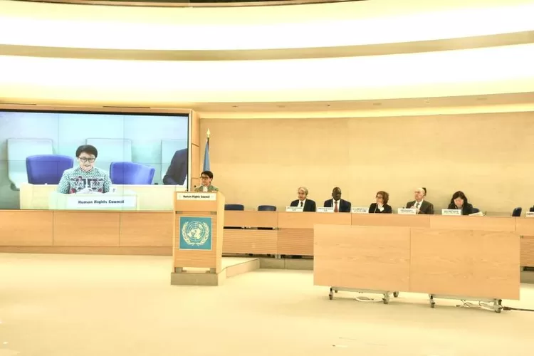 Retno Marsudi Menteri Luar Negeri RI berbicara dalam Sidang ke-55 Dewan HAM PBB di Jenewa, Swiss, pada Senin (26/2/2024). Foto: Kemenlu
