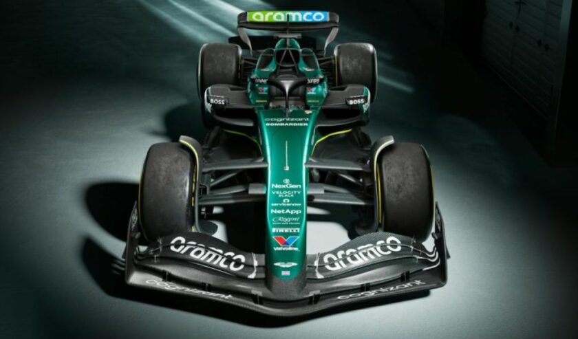 Tampilan mobil W15 yang akan menjadi tumpuan tim Mercedes di Formula 1 musim 2024. Foto: Mercedes