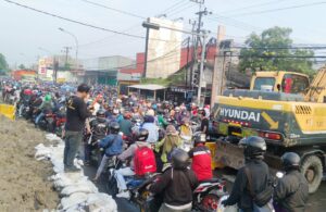 Pagi-Pagi Terjebak Macet di Simpang PBI