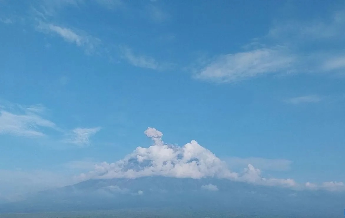 Gunung Semeru Erupsi pada Minggu Pagi, Tinggi Letusan Capai 900 Meter
