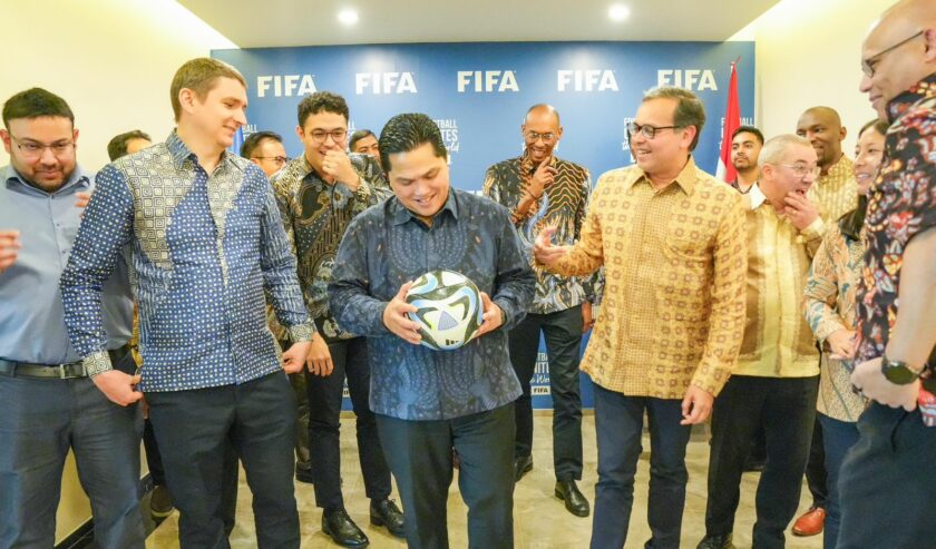 Erick Thohir Ketua Umum PSSI Erick Thohir bersama delegasi FIFA dalam pertemuan di Kantor FIFA Indonesia di Jakarta, Selasa (27/2/2024). Foto: Instagram @erickthohir