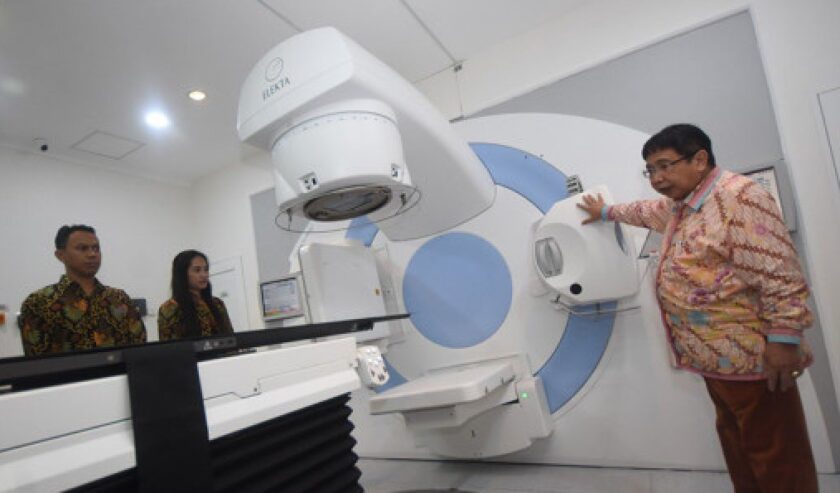 Ilustrasi - Peralatan radioterapi di pusat kanker 'Adi Husada Cancer Center (AHCC)' Surabaya, Jawa Timur, Foto : Antara