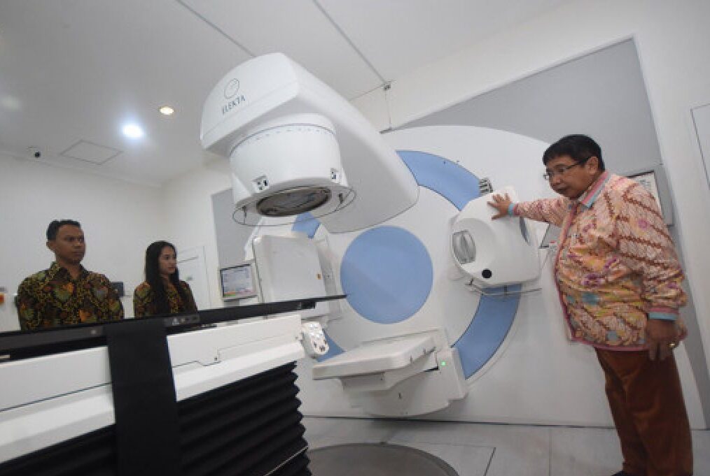Ilustrasi - Peralatan radioterapi di pusat kanker 'Adi Husada Cancer Center (AHCC)' Surabaya, Jawa Timur, Foto : Antara