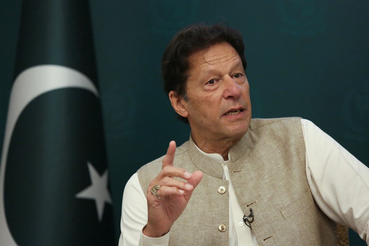 Imran Khan mantan Perdana Menteri Pakistan dalam sebuah sesi wawancara di Islamabad, Pakistan. Foto: Reuters