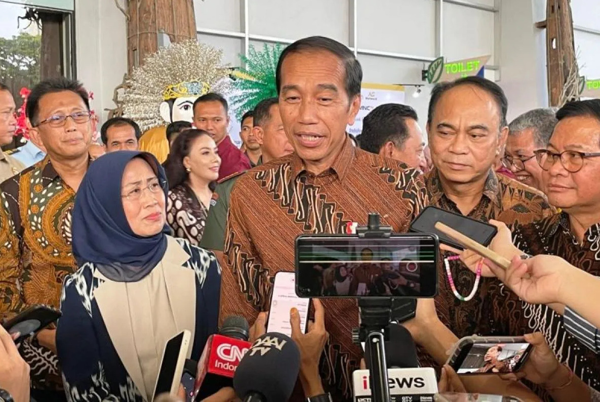 Joko Widodo Presiden memberikan keterangan kepada wartawan usai menghadiri acara Puncak Peringatan Hari Pers Nasional 2024, di kawasan Ancol Jakarta, Selasa (20/2/2024). Foto: Antara