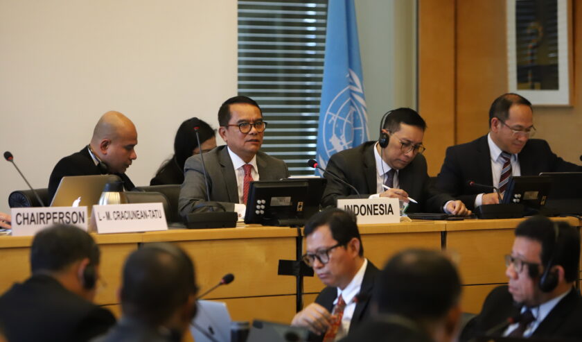 Dubes Tri Tharyat, Dirjen Kerja Sama Multilateral, Kemlu RI, dalam dialog konstruktif dengan Komite Hak Ekonomi, Sosial dan Budaya PBB di Jenewa pada tanggal 20-21 Februari 2024​​. Foto: Kemlu RI
