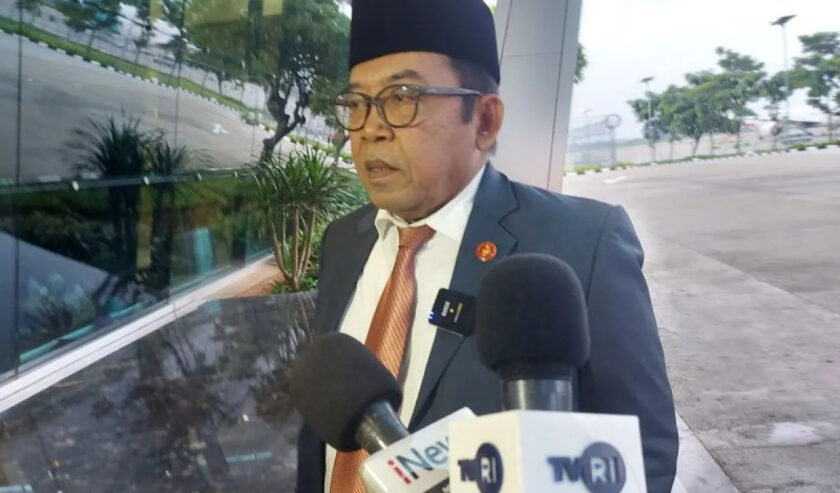 Masduki Baidlowi Juru Bicara Wakil Presiden saat menyampaikan keterangan kepada wartawan di Terminal 3 Bandara Internasional Soekarno-Hatta, Tangerang, Banten, Minggu (25/2/2024). Foto: Antara