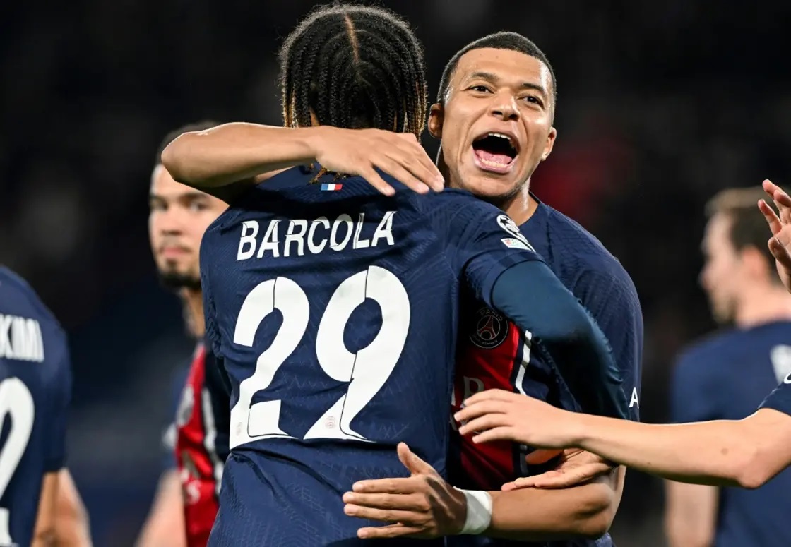 Kylian Mbappe dan Bradley Barcola mencetak gol saat PSG mengalahkan Real Sociedad 2-0 di leg pertama babak 16 besar Liga Champions. Foto: AFP