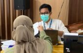 Pemeriksaan kesehatan calon anggota Kelompok Penyelenggara Pemungutan Suara (KPPS) di Puskesmas Kebayoran Baru, Jakarta, Jumat (15/12/2023). Foto: Antara