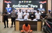 Polres Kediri Kota ketika merilis kasus pembobolan mesin ATM di Kota Kediri, Jawa Timur. Foto: Humas Polres Kediri Kota