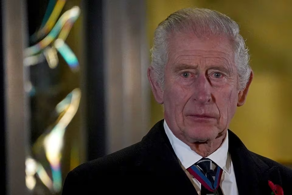 Raja Charles dari Inggris meninggalkan sebuah klinik do London setelah menjalani perawatan untuk pembesaran prostat pada 29 Januari 2024. Foto: Reuters