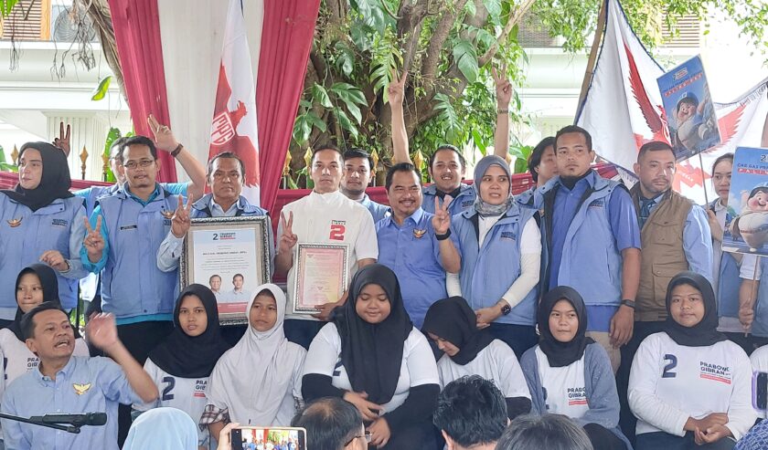 relawan Millenial Prabowo Gibran (MPG) mendeklarasikan dukungan untuk Prabowo-Gibran, Sabtu (3/2/2024), di Rumah Kertanegara, Jakarta. Foto: Farid suarasurabaya.net