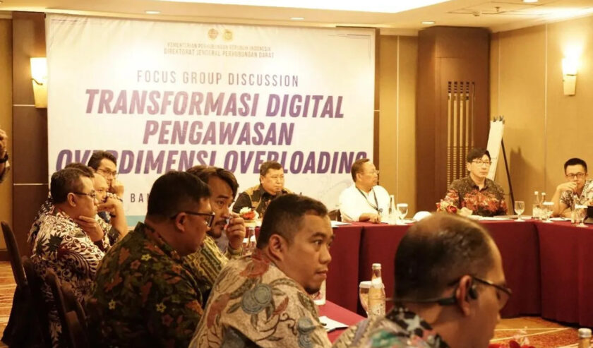 Suasana focus group discussion (FGD) "Transformasi Digital Pengawasan Over Dimension Over Loading" di Kota Bandung, Jawa Barat, Kamis (22/2/2024). Foto: Antara