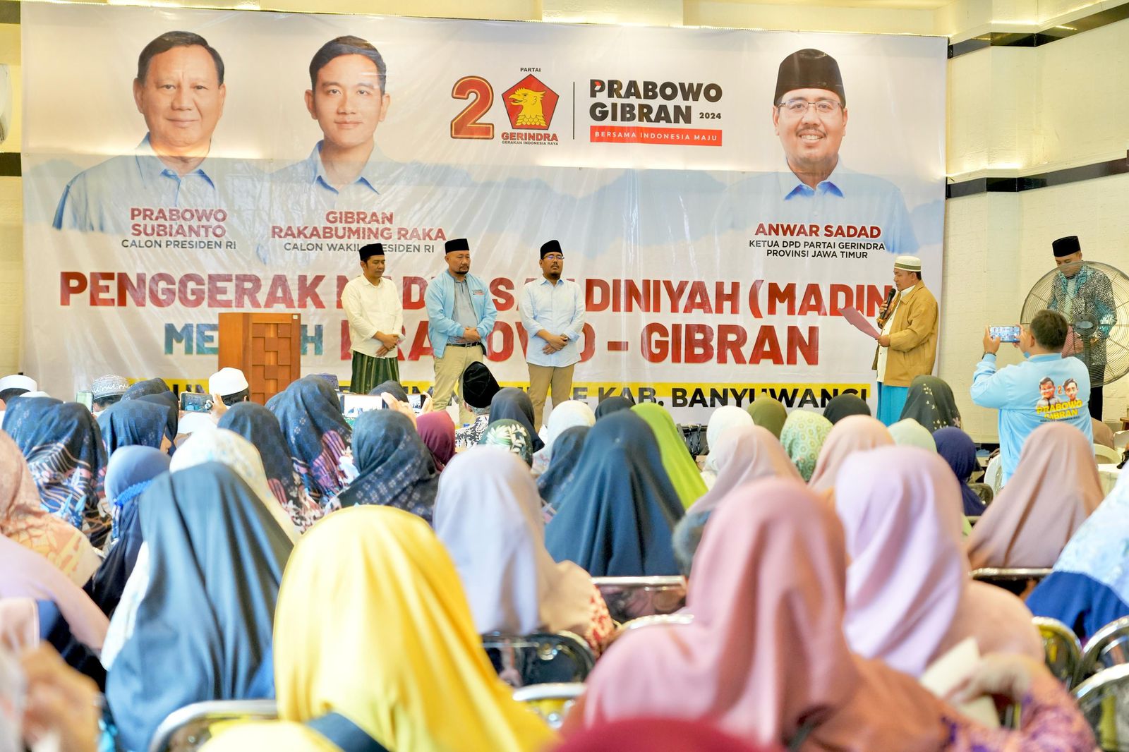 Gus Sadad Bapak Madin Jawa Timur waktu menerima dukungan guru Madin di Banyuwangi. Foto: Istimewa.