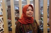 Dwi Endah Prasetyowati Kordiv Humas dan Data Informasi Bawaslu Jatim waktu ditemui di salah satu hotel di Surabaya, Senin (5/2/2024). Foto: Wildan suarasurabaya.net