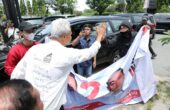 Ganjar Pranowo capres nomor urut tiga memenuhi permintaan foto bersama yang diminta pendukung Prabowo di rumah makan Terumbu Sultra di Jl. Syarifuddin Yoes No.22, Sepinggan, Kecamatan Balikpapan Selatan, Kota Balikpapan, Kalimantan Timur, Selasa (6/2/2024). Foto: Istimewa