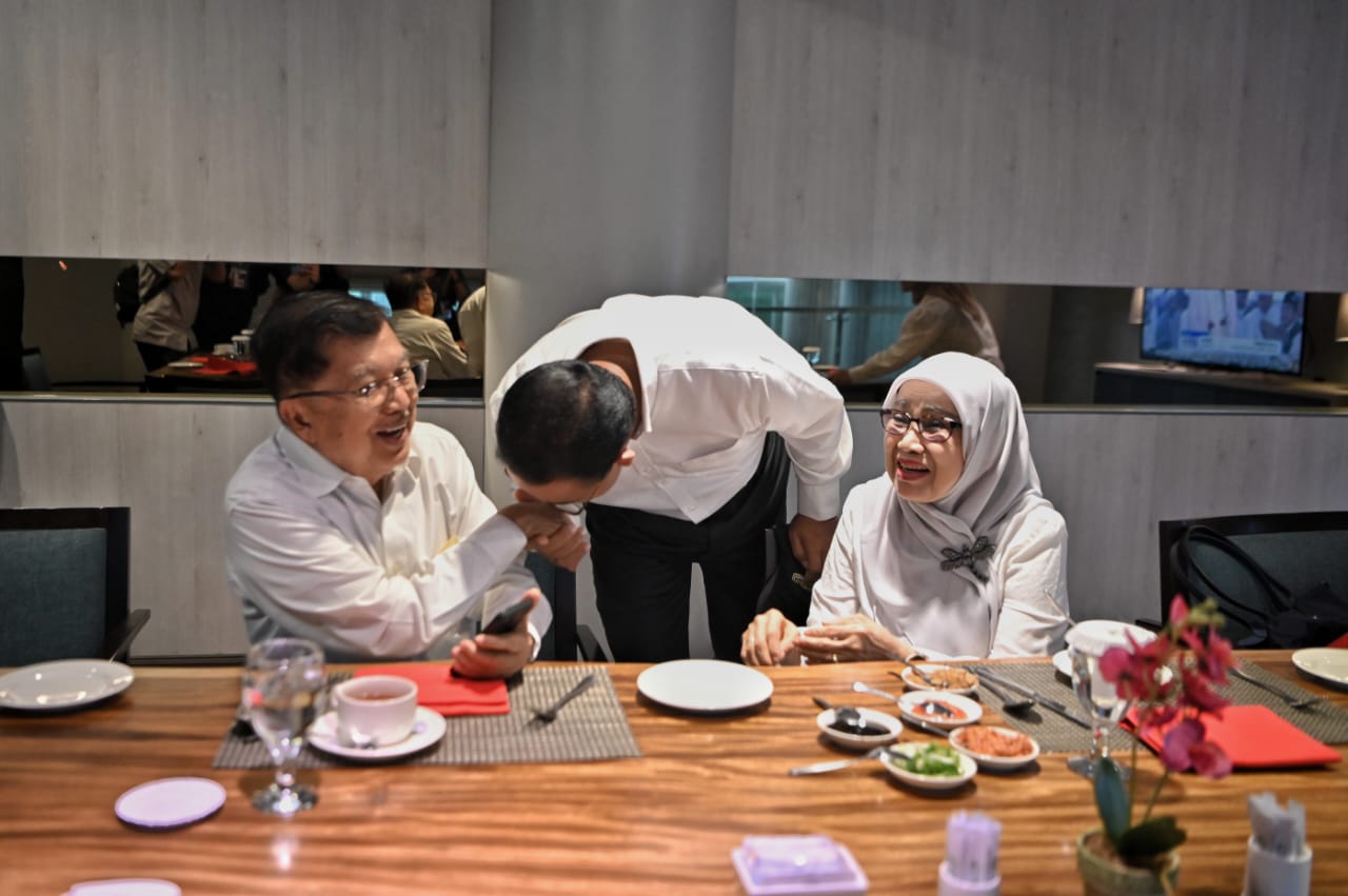 Anies Baswedan Calon Presiden nomor urut 1 menjamu Muhammad Jusuf Kalla untuk sarapan bersama di Hotel Discovery Ancol, Sabtu Pagi (10/2/2024). Foto: Istimewa